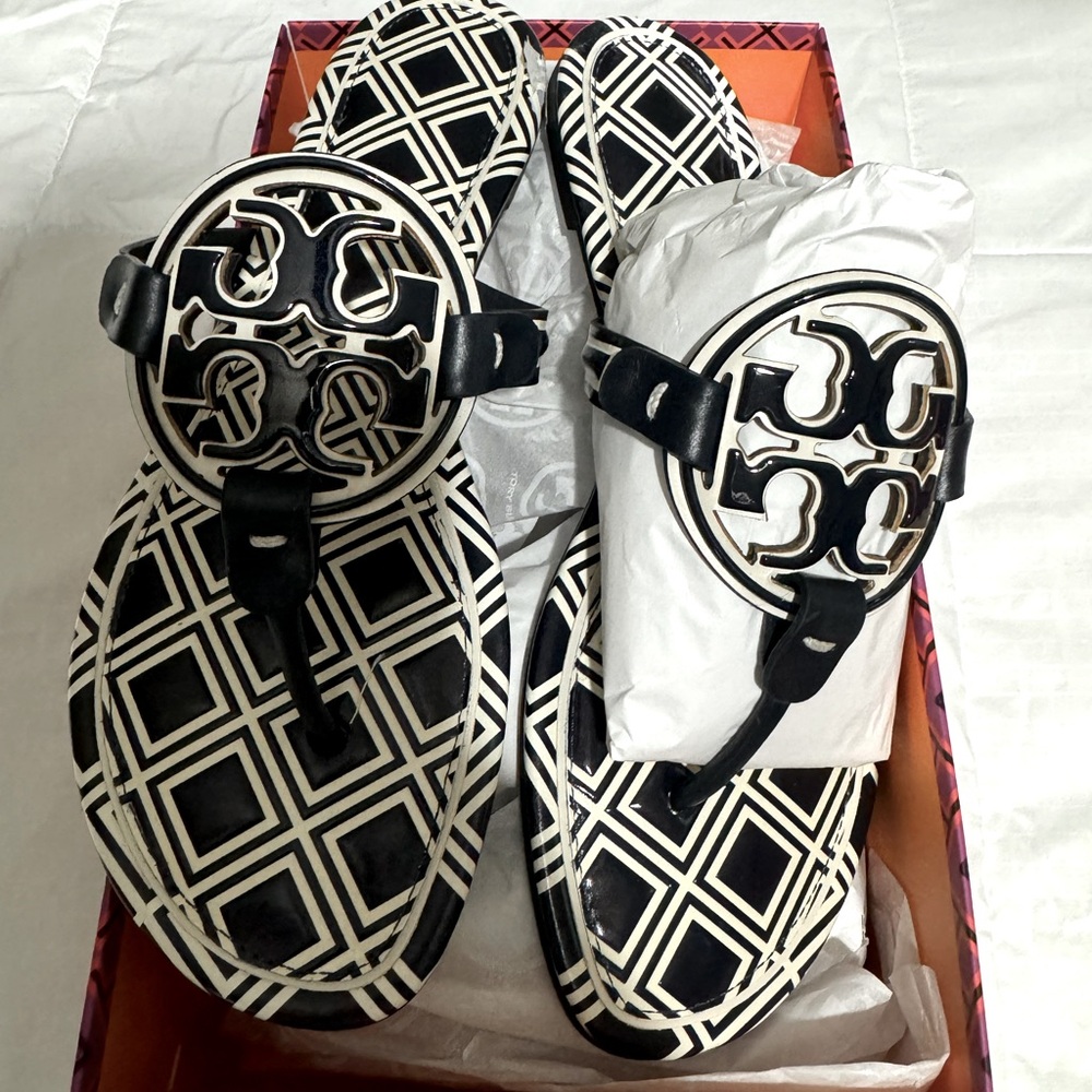 tory burch sandals (NEW WITH BOX)